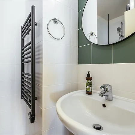 Adagio Buttes Chaumont Apart Otel 4*
