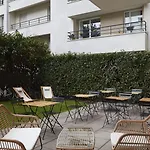 Adagio Buttes Chaumont 4* פריז