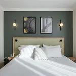 Adagio Buttes Chaumont Aparthotel 4*