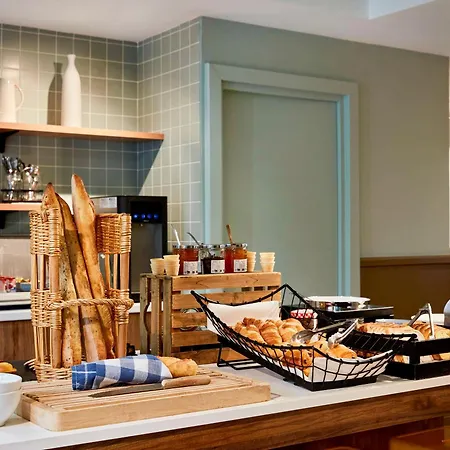 Adagio Buttes Chaumont Apart Otel 3*