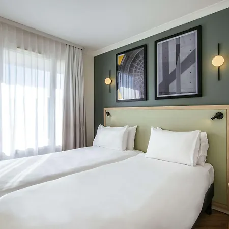 巴黎肖蒙山丘阿德吉奥公寓式酒店 4*