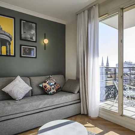 Adagio Buttes Chaumont Aparthotel 4*