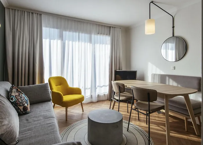 Hotel apartamentowy Adagio Buttes Chaumont 4*